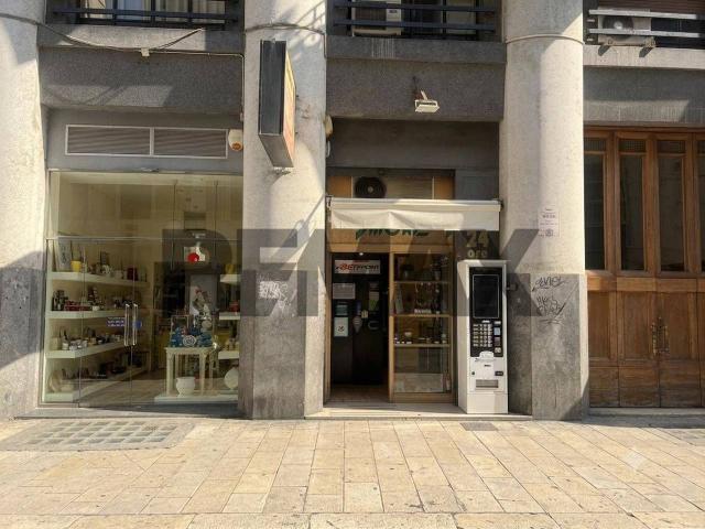Esercizio commerciale in vendita a Bari