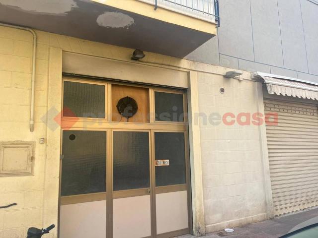Esercizio commerciale in vendita a Bari