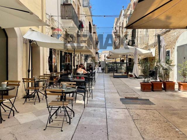 Esercizio commerciale in vendita a Bari