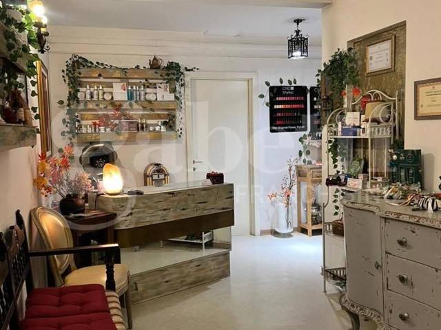 Esercizio commerciale in vendita a Bologna