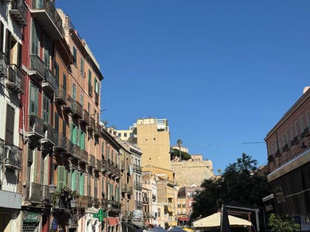 Esercizio commerciale in vendita a Cagliari