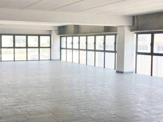 Esercizio commerciale in vendita a Calcinaia