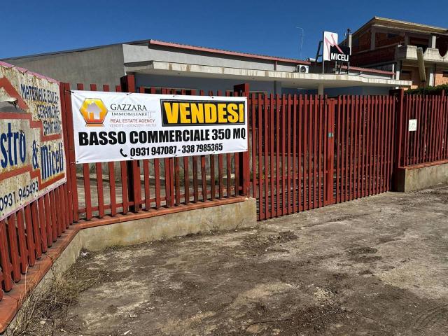 Esercizio commerciale in vendita a Canicattini Bagni