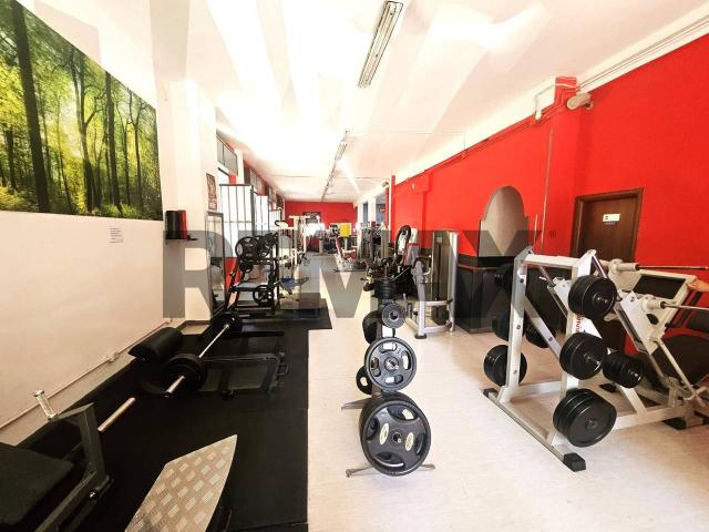 Esercizio commerciale in vendita a Casoria