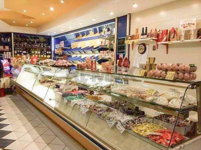 Esercizio commerciale in vendita a Cernusco Sul Naviglio