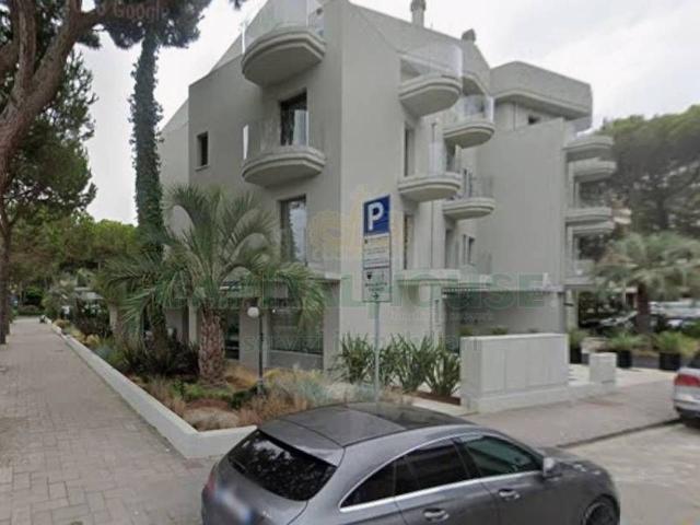 Esercizio commerciale in vendita a Cervia