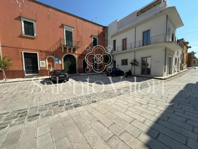 Esercizio commerciale in vendita a Collepasso