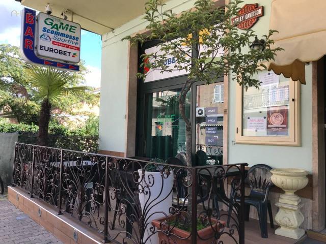 Esercizio commerciale in vendita a Comunanza
