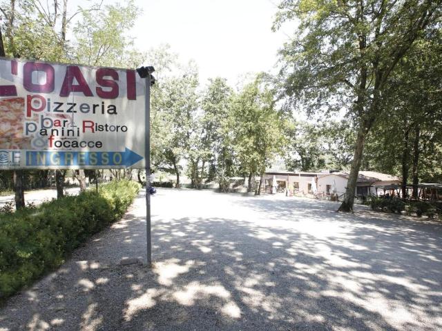 Esercizio commerciale in vendita a Crespina Lorenzana