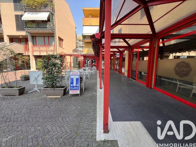 Esercizio commerciale in vendita a Desio
