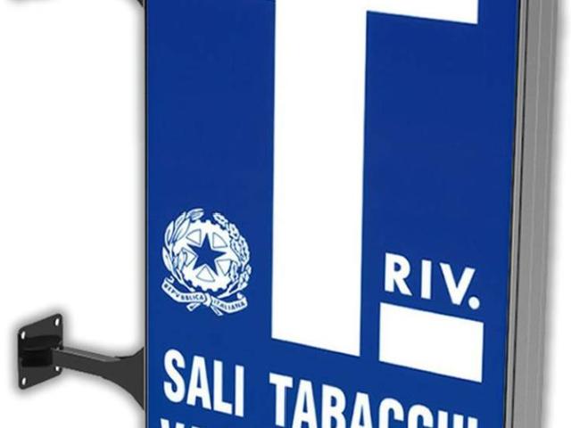 Esercizio commerciale in vendita a Fermo