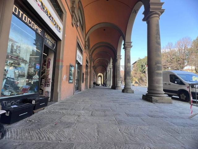 Esercizio commerciale in vendita a Firenze