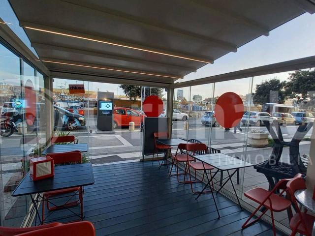 Esercizio commerciale in vendita a Fiumicino