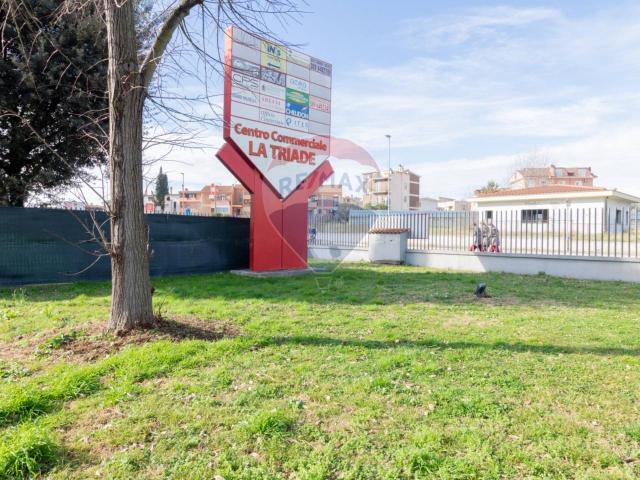 Esercizio commerciale in vendita a Guidonia Montecelio