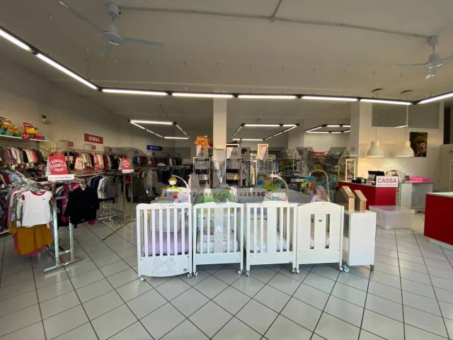 Esercizio commerciale in vendita a Gallarate