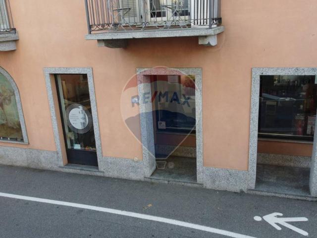 Esercizio commerciale in vendita a Gazzada Schianno