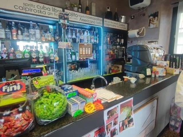 Esercizio commerciale in vendita a Genova