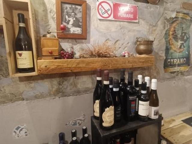 Esercizio commerciale in vendita a Genova