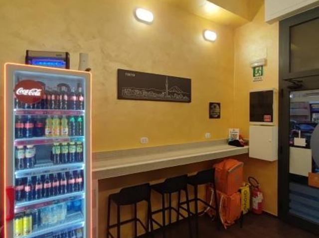 Esercizio commerciale in vendita a Genova