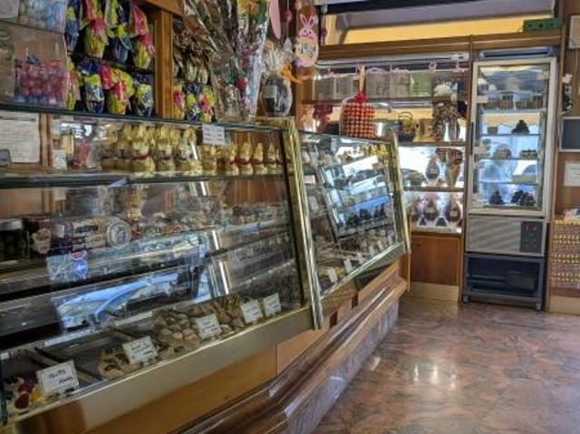 Esercizio commerciale in vendita a Genova