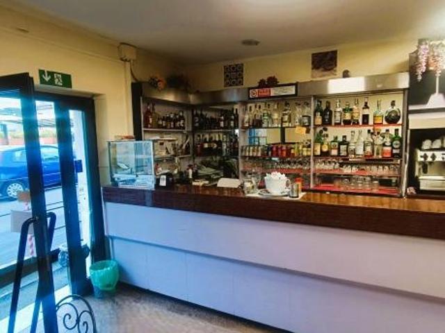 Esercizio commerciale in vendita a Genova