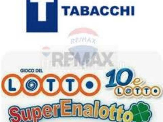 Esercizio commerciale in vendita a Giardini Naxos