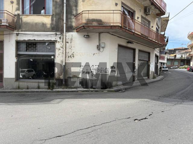 Esercizio commerciale in vendita a Giarre