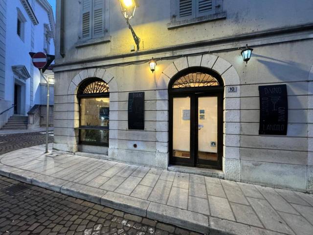 Locale commerciale in vendita a Gorizia