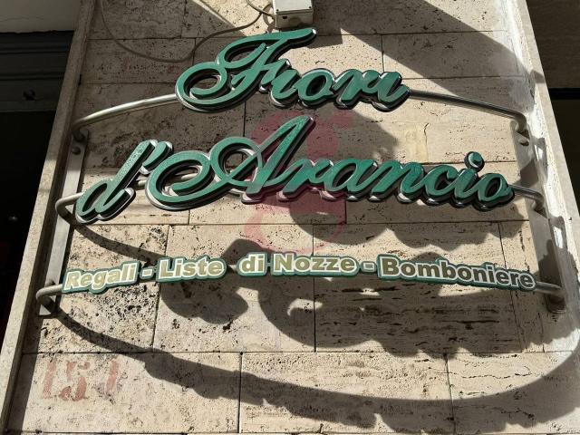 Esercizio commerciale in vendita a Gragnano
