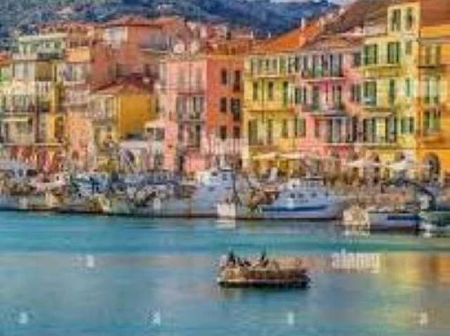 Esercizio commerciale in vendita a Imperia
