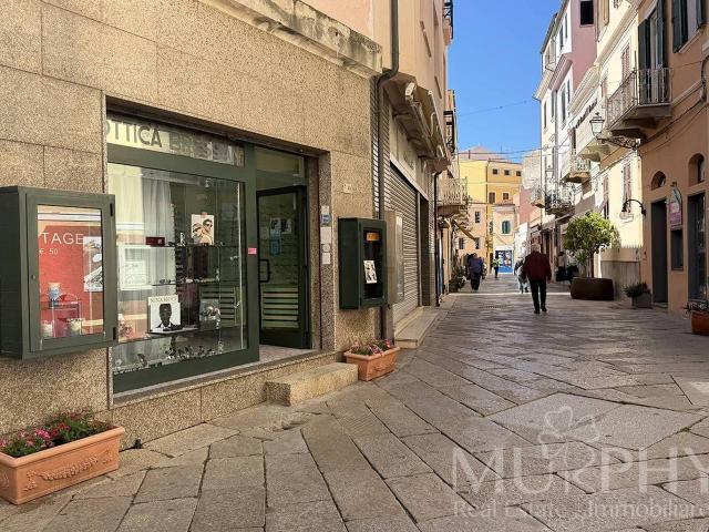Esercizio commerciale in vendita a La Maddalena