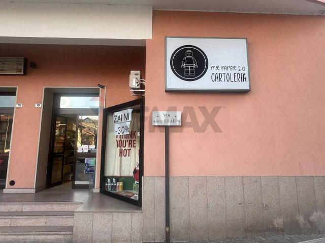 Esercizio commerciale in vendita a Laveno Mombello