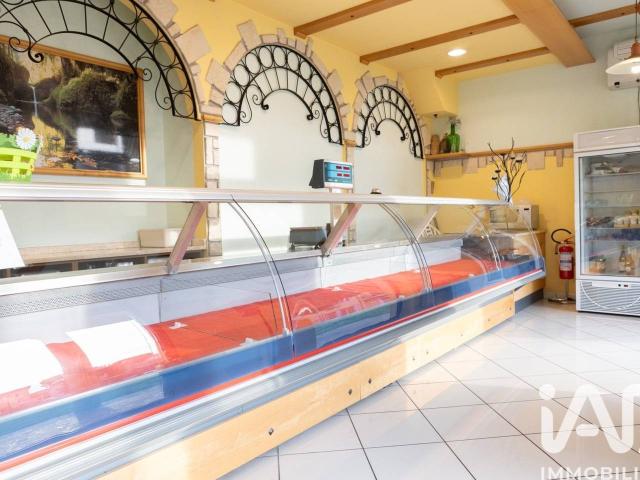 Esercizio commerciale in vendita a Loreto