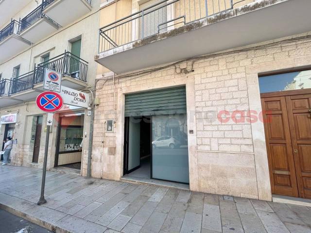 Esercizio commerciale in vendita a Putignano