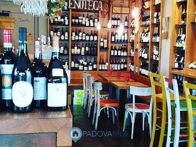 Esercizio commerciale in vendita a Padova