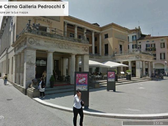 Esercizio commerciale in vendita a Padova