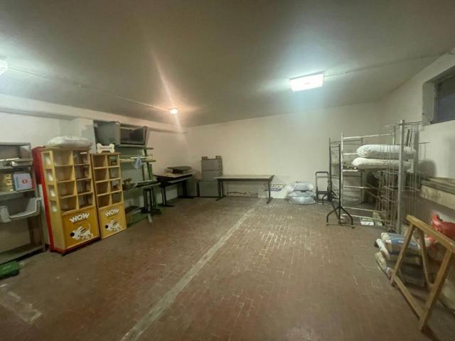 Esercizio commerciale in vendita a Piacenza