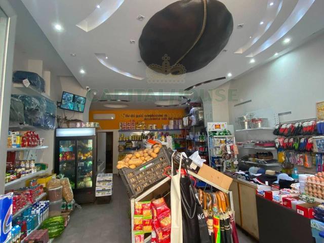 Esercizio commerciale in vendita a Poggiomarino