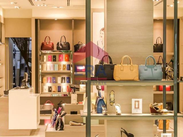 Esercizio commerciale in vendita a Pomezia
