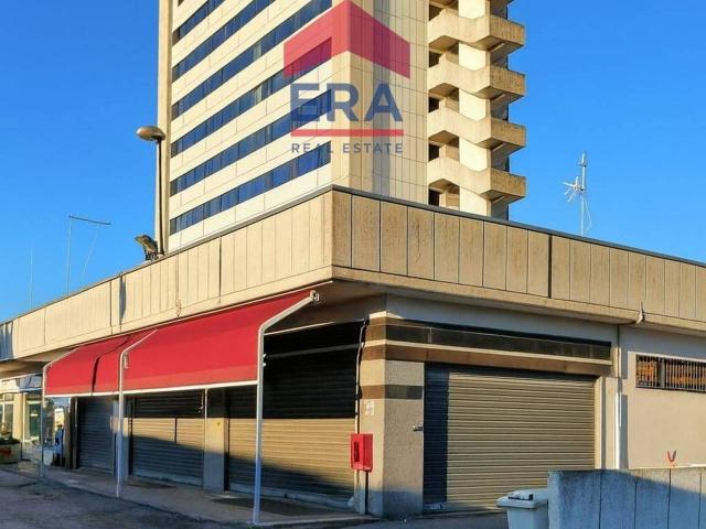 Esercizio commerciale in vendita a Pomezia