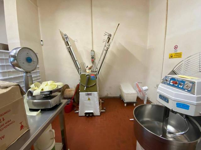 Esercizio commerciale in vendita a Pontedera