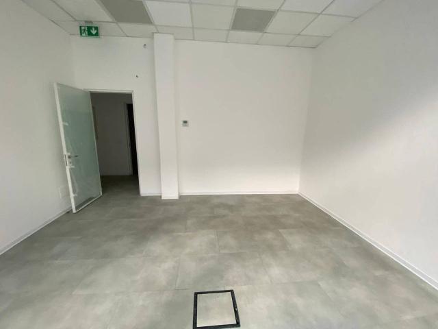 Esercizio commerciale in vendita a Pontedera