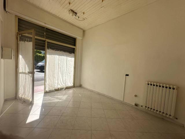 Esercizio commerciale in vendita a Porcari