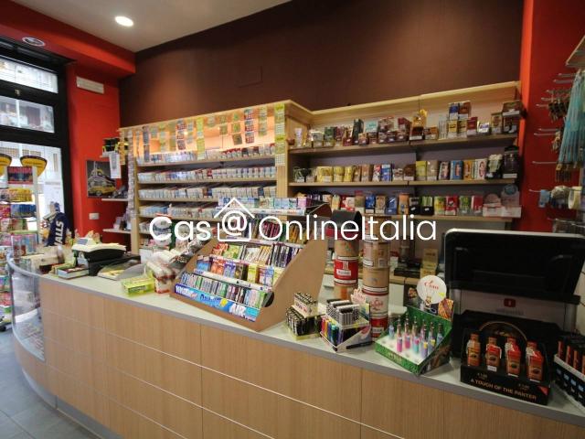 Esercizio commerciale in vendita a Prato