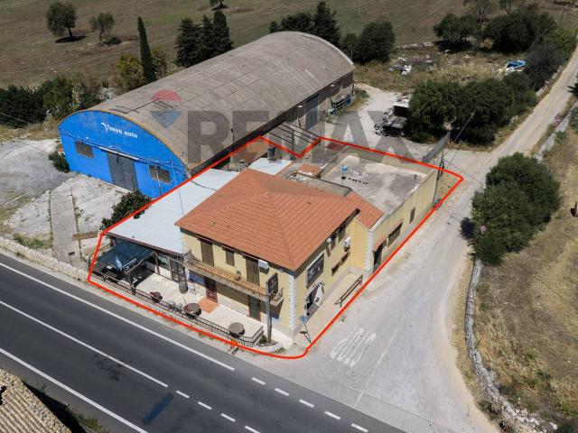 Esercizio commerciale in vendita a Ragusa