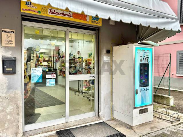 Esercizio commerciale in vendita a Reggio Emilia