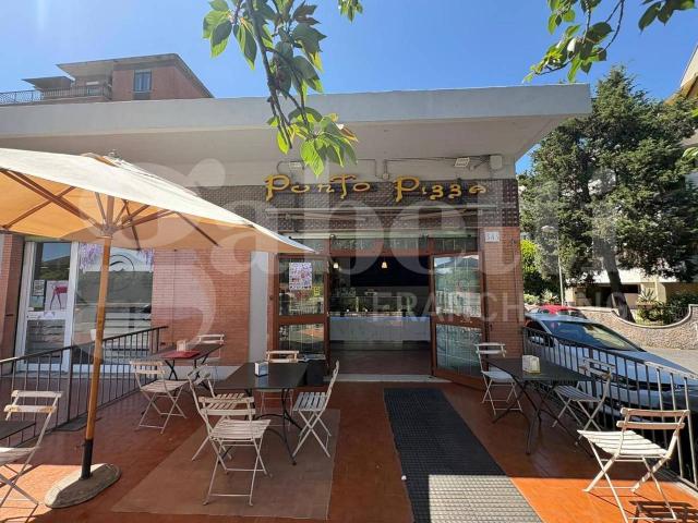 Esercizio commerciale in vendita a Roma