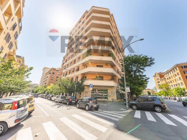 Esercizio commerciale in vendita a Roma