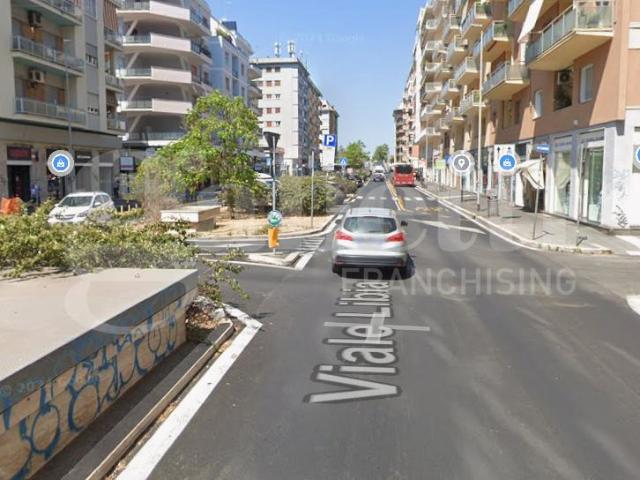 Esercizio commerciale in vendita a Roma