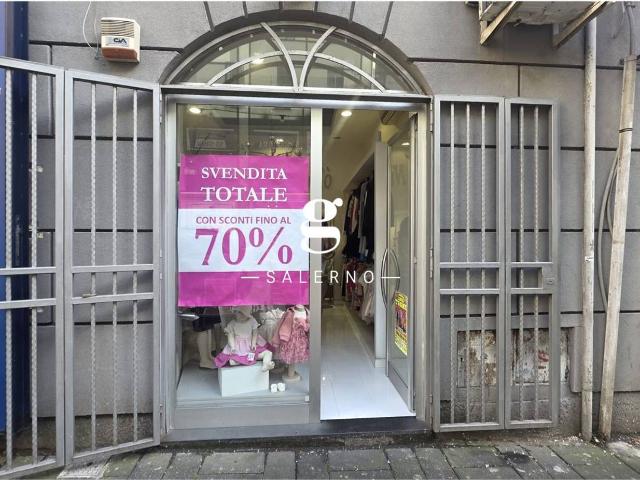 Esercizio commerciale in vendita a Salerno